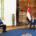 السيسي يستقبل الدكتور خالد العناني بعد فوزه مديرًا عامًا لليونسكو ويؤكد: فوز تاريخي يجسد تقدير العالم لمكانة مصر الحضارية