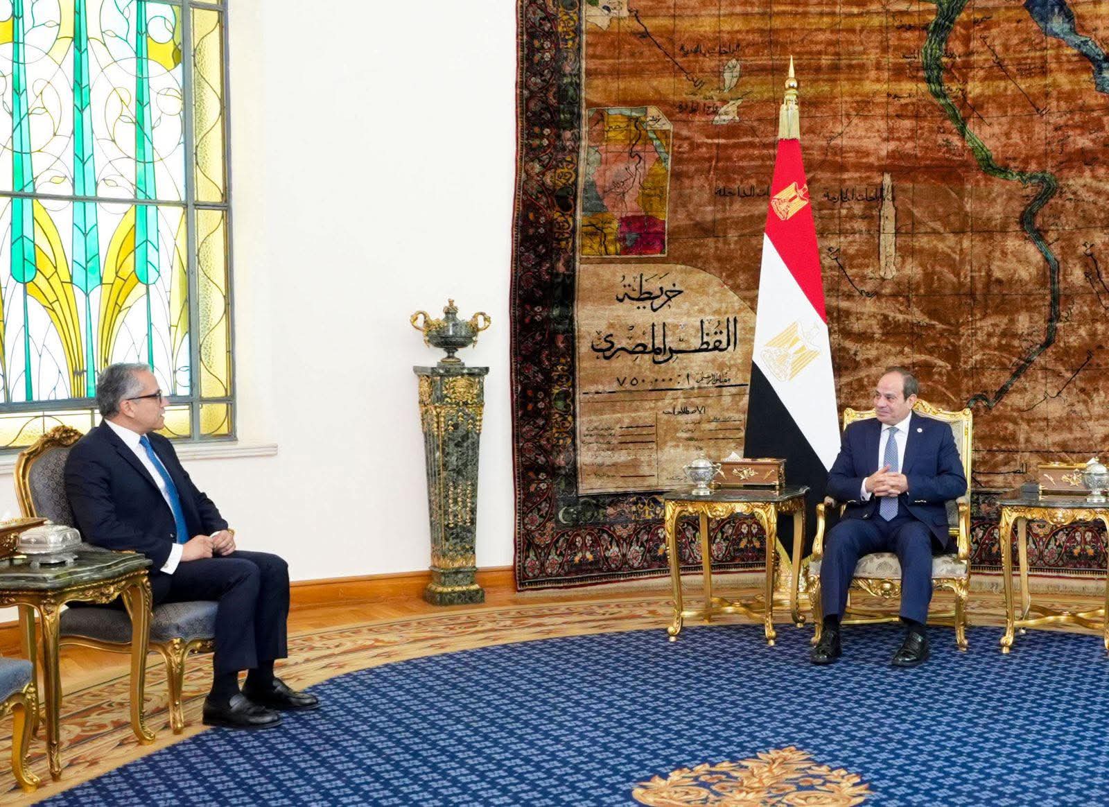 السيسي يستقبل الدكتور خالد العناني بعد فوزه مديرًا عامًا لليونسكو ويؤكد: فوز تاريخي يجسد تقدير العالم لمكانة مصر الحضارية